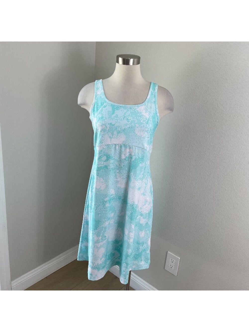 Columbia Womens Medium Sleeveless Aqua Activewear Sports Dress Stretch